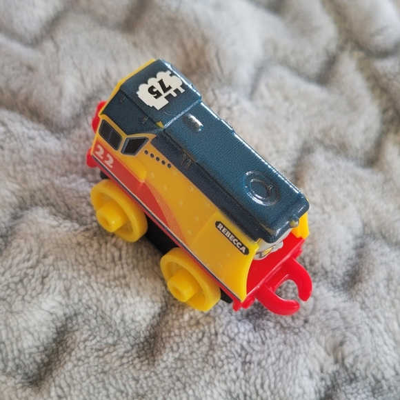 FISHER PRICE THOMAS & FRIENDS MINIS 2020 75TH ANNIVERSARY REBECCA MINI FIGURE - Picture 6 of 10